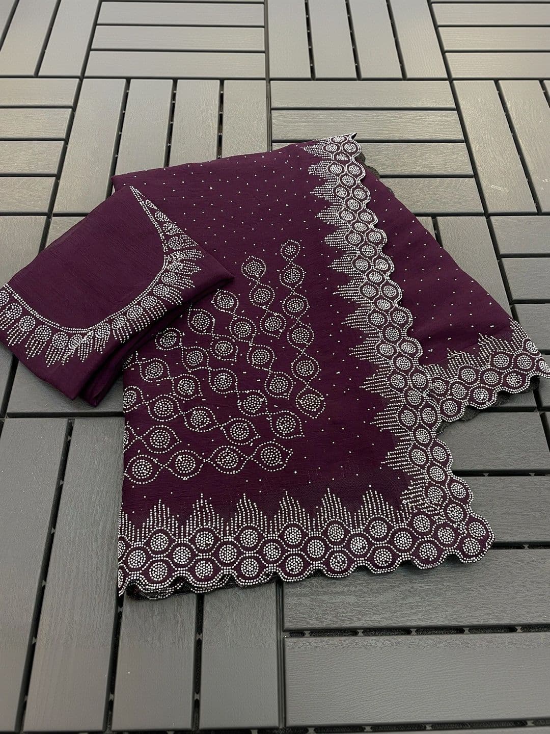 SmileyFashion Embellished Pure Georgette Saree thumbnail 2
