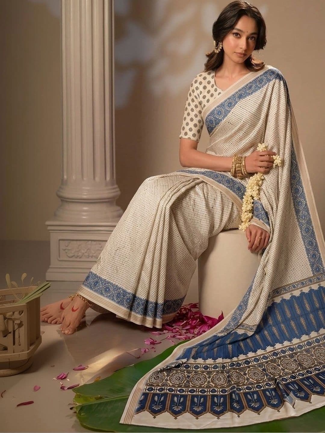 AARYAN SAREES Women Polka Dot Printed Gadwal Saree thumbnail 3