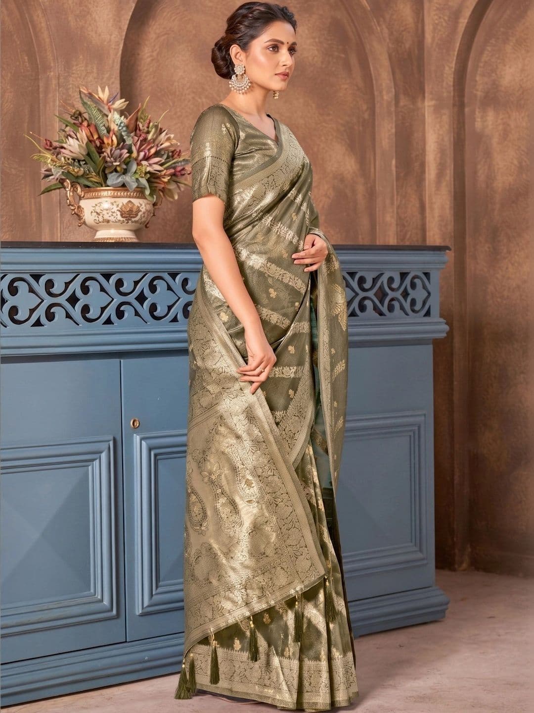 MONJOLIKA FASHION Embellished Zari Silk Blend Designer Bomkai silk Saree thumbnail 6