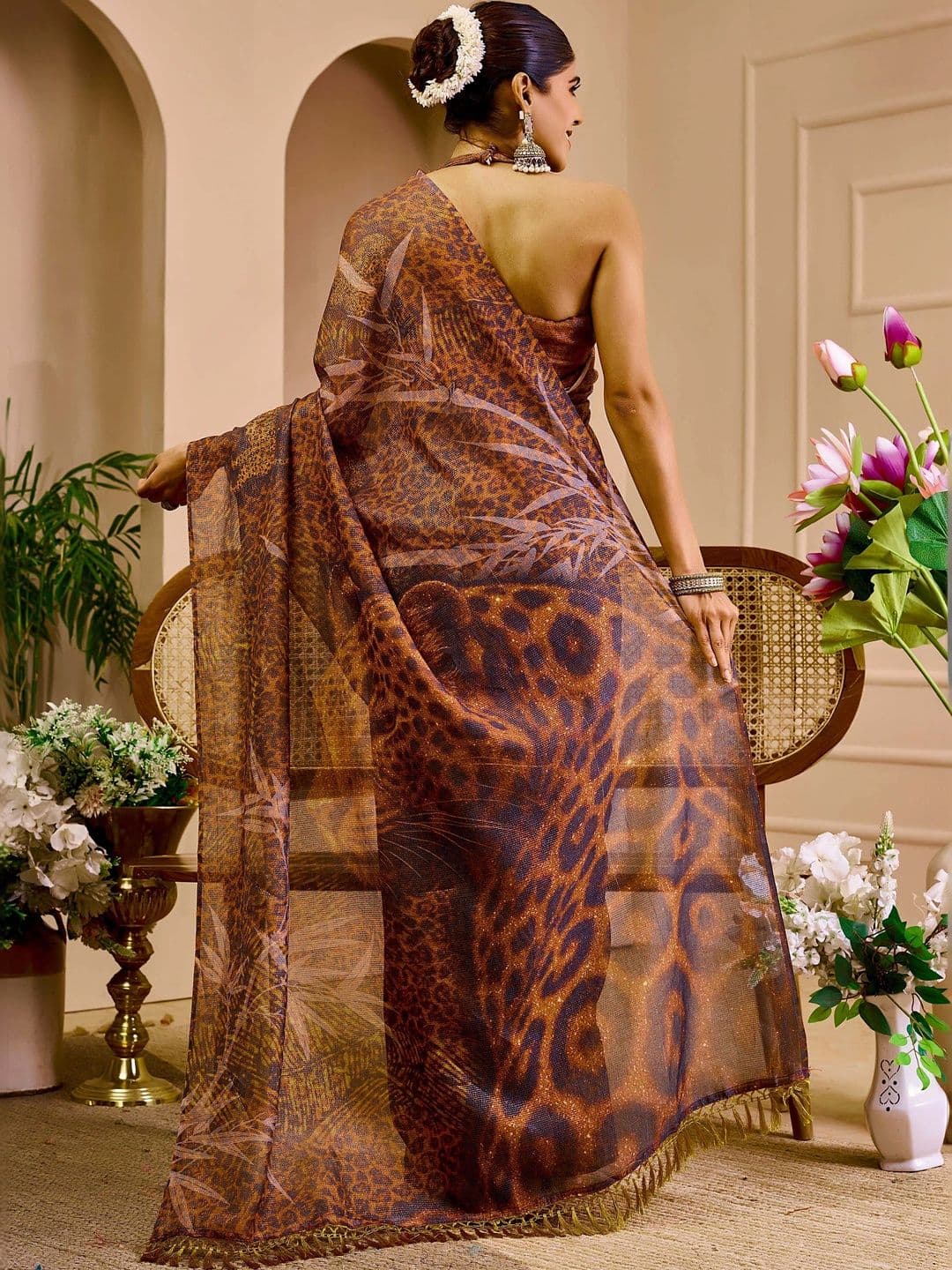 Maroosh Women Floral Silk Cotton Handloom Saree thumbnail 2