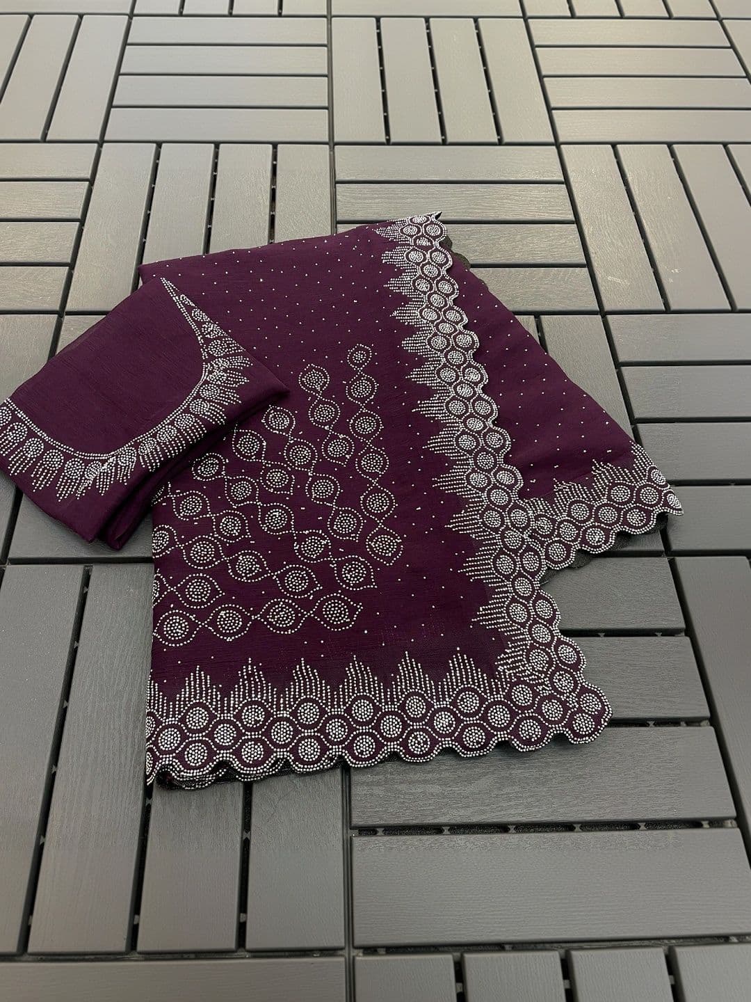 SmileyFashion Embellished Pure Georgette Saree thumbnail 6