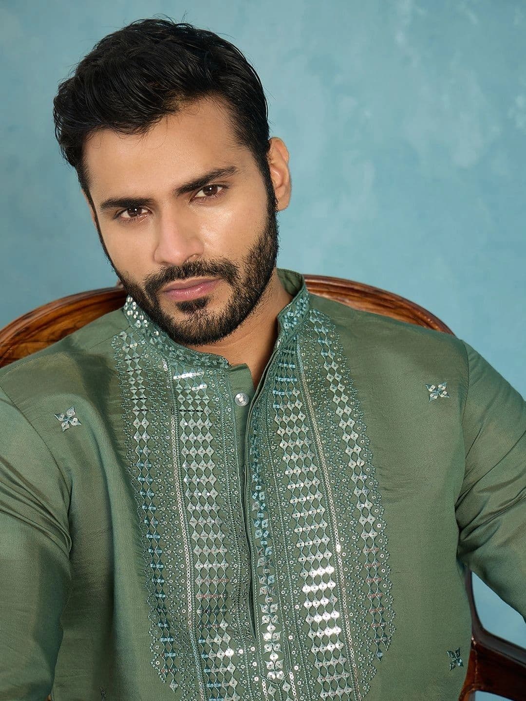 House of Pataudi Men Embellished Mirror Work Kurta - view 1