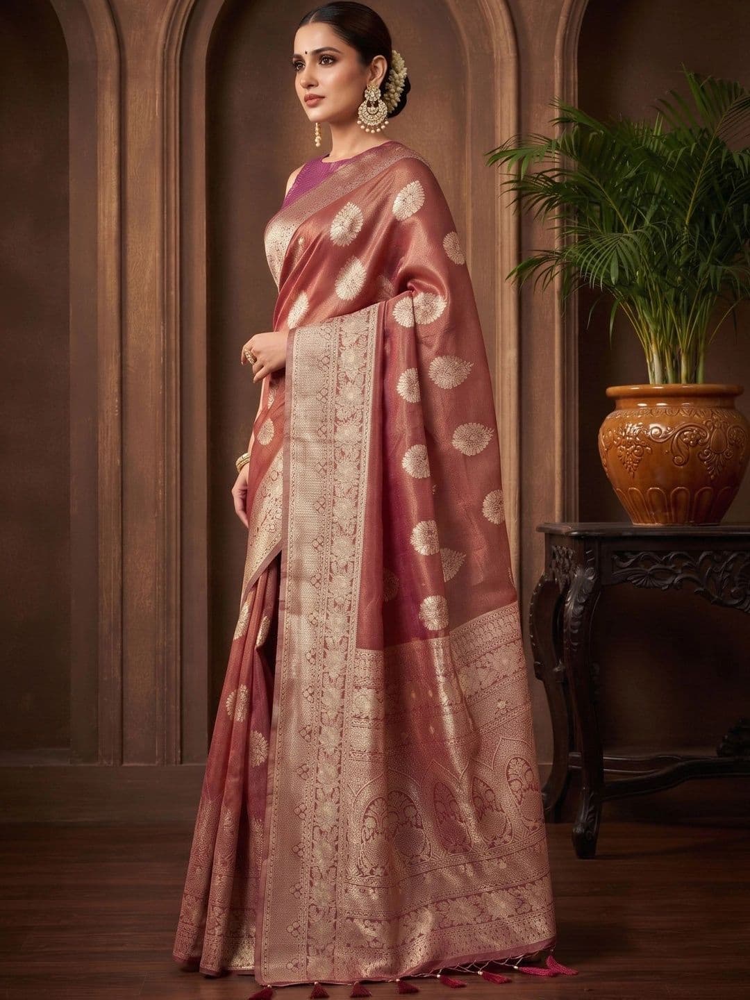 MONJOLIKA FASHION Embellished Zari Silk Blend Designer Bomkai silk Saree thumbnail 4