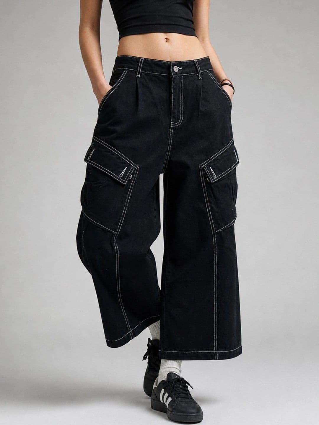 Suo Women Straight Fit Low-Rise Low Distress Stretchable Jeans thumbnail 2