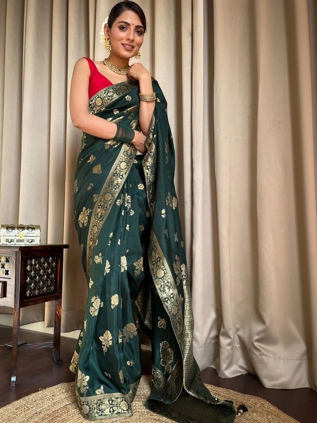 HERE&NOW Woven Design Zari Silk Blend Banarasi Saree thumbnail 6