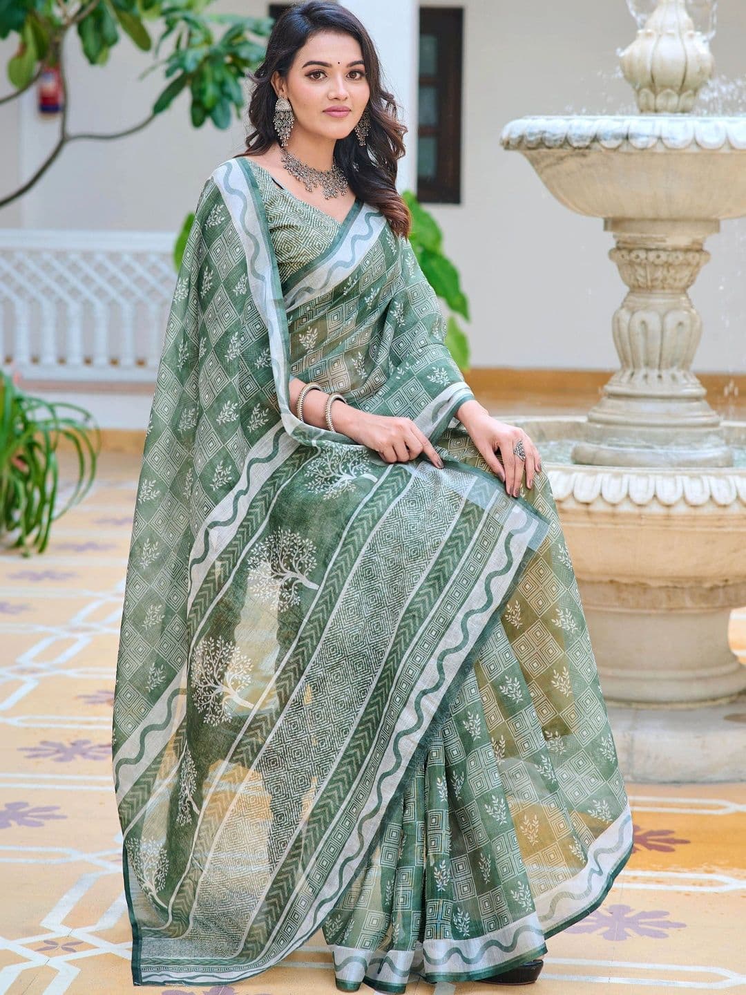 MANVAA Floral Saree thumbnail 5