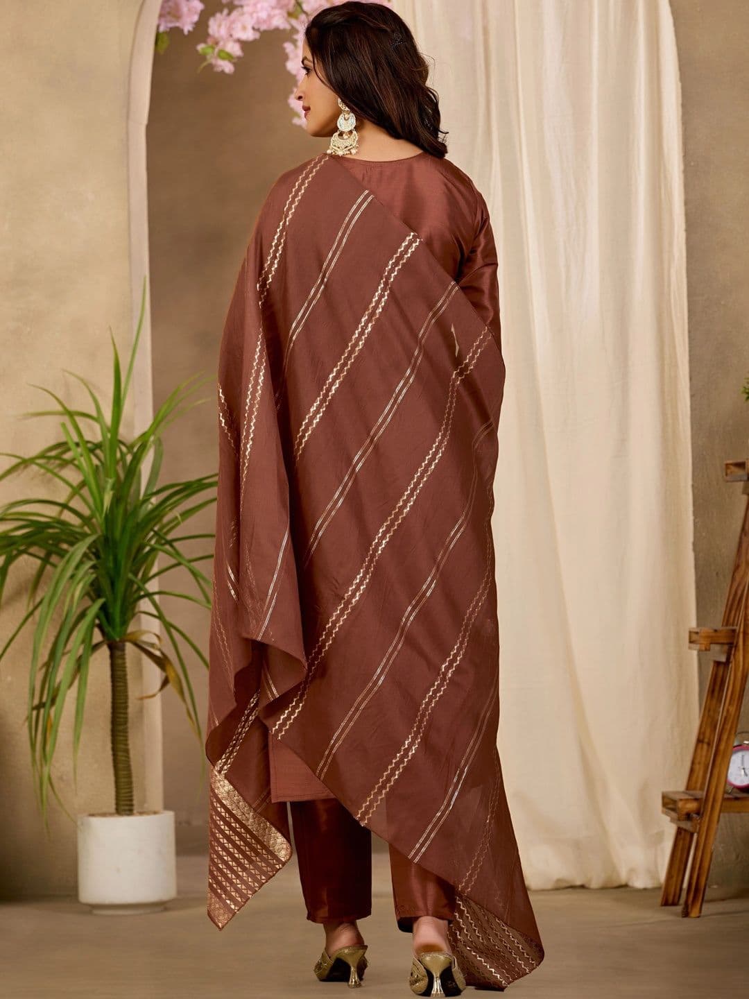 Klotden Women Ethnic Motifs Embroidered Regular Kurta with Trousers & Dupatta thumbnail 7