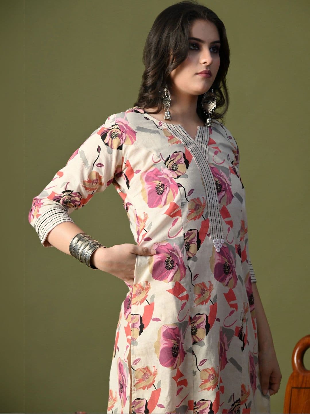 ROSHNI Women Floral Printed Regular Pure Cotton Kurta with Trousers thumbnail 4