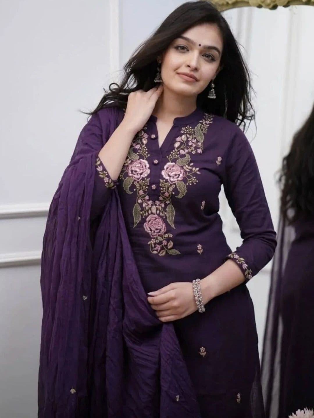 Ethnikaasilqora Women Floral Embroidered Regular Thread Work Kurta with Palazzos & With Dupatta thumbnail 3