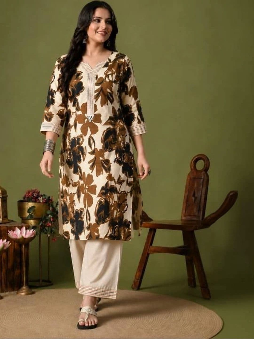 ROSHNI Women Floral Printed Regular Thread Work Pure Cotton Kurta with Trousers - view 1