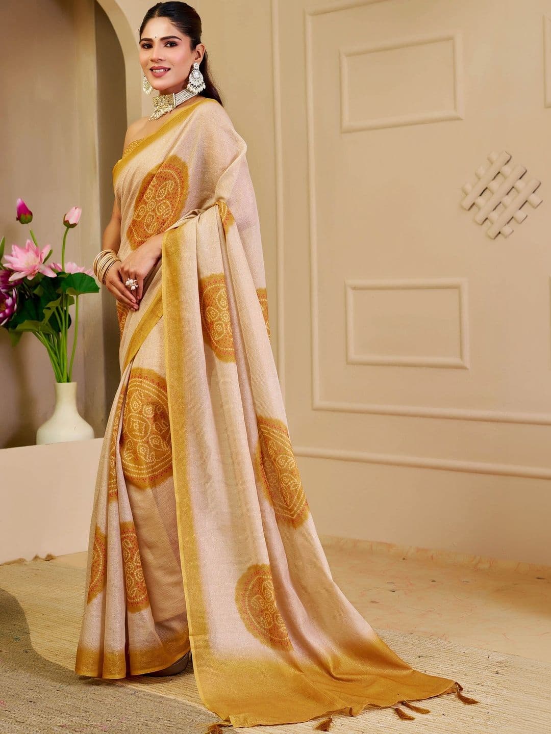 Maroosh Women  Floral Silk Cotton Handloom Saree thumbnail 3