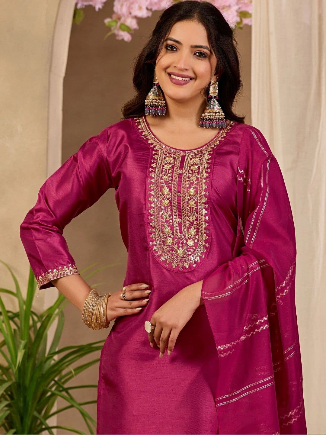Klotden Women Ethnic Motifs Embroidered Regular Thread Work Kurta with Trousers & With Dupatta thumbnail 3