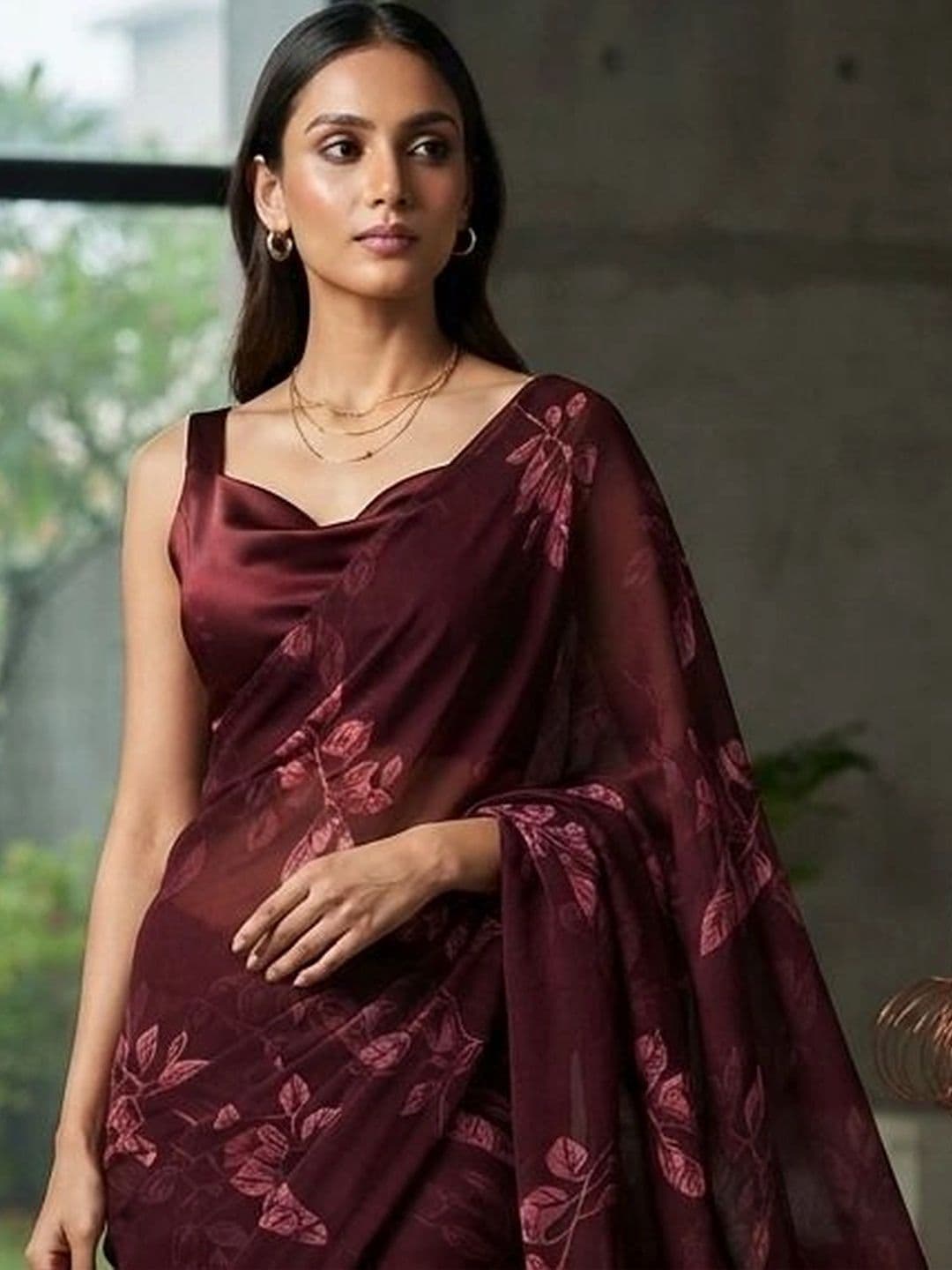 RegalDrapes Women Floral Poly Georgette Saree thumbnail 3