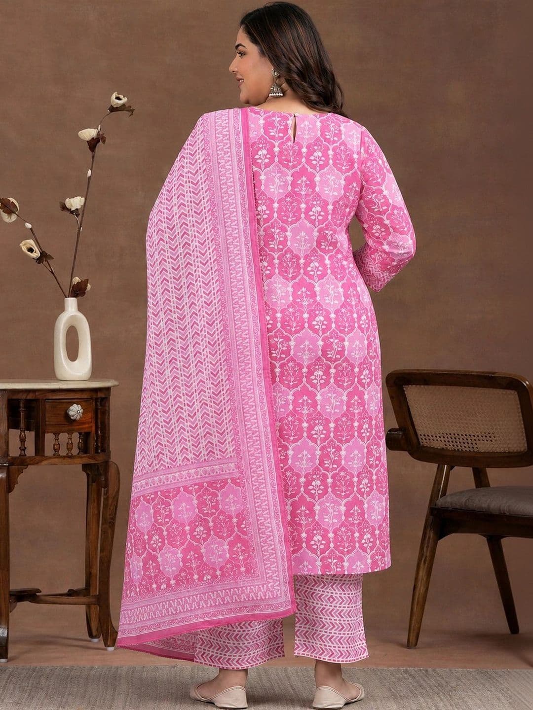 EXTRA LOVE BY LIBAS Women Ethnic Motifs Printed Regular Thread Work Kurta with Trousers & With Dupatta thumbnail 2