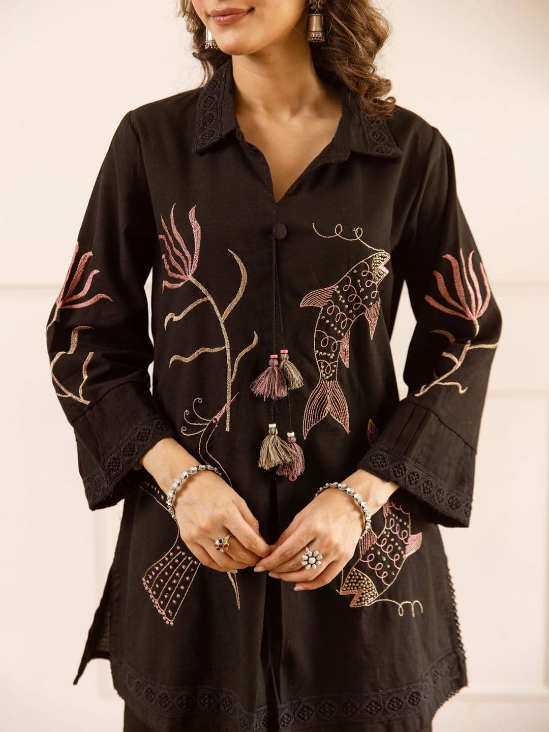 Sangria Women Ethnic Motifs Embroidered Regular Thread Work Kurta with Palazzos thumbnail 4