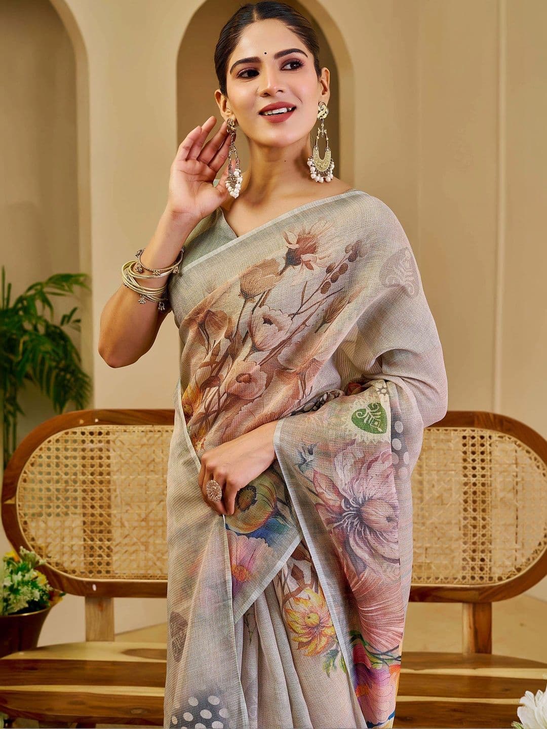 Maroosh Women  Floral Silk Cotton Handloom Saree thumbnail 7