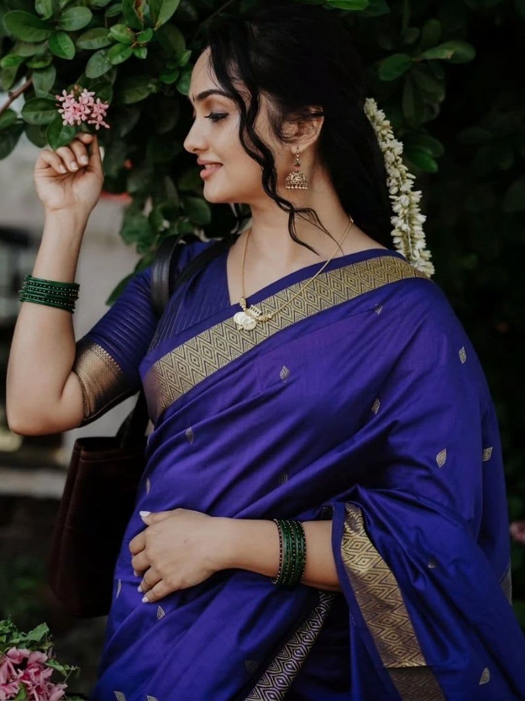 Mitera Woven Design Zari Banarasi Saree thumbnail 5