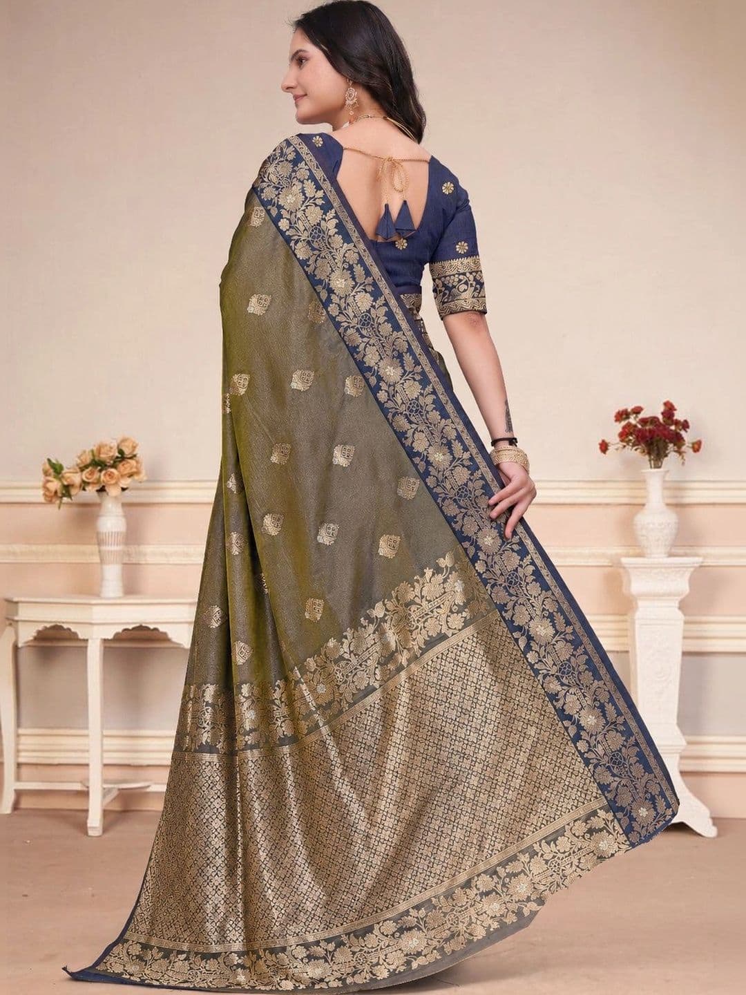 RANGREET Ethnic Motifs Saree thumbnail 4