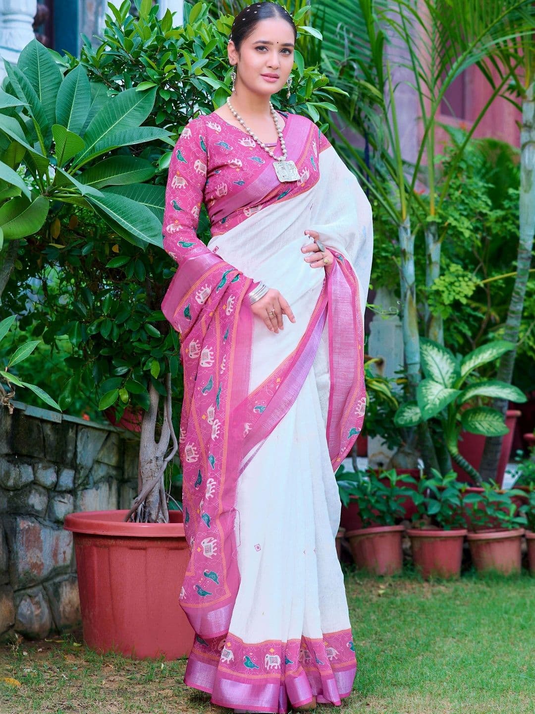 MANVAA Floral Saree thumbnail 6