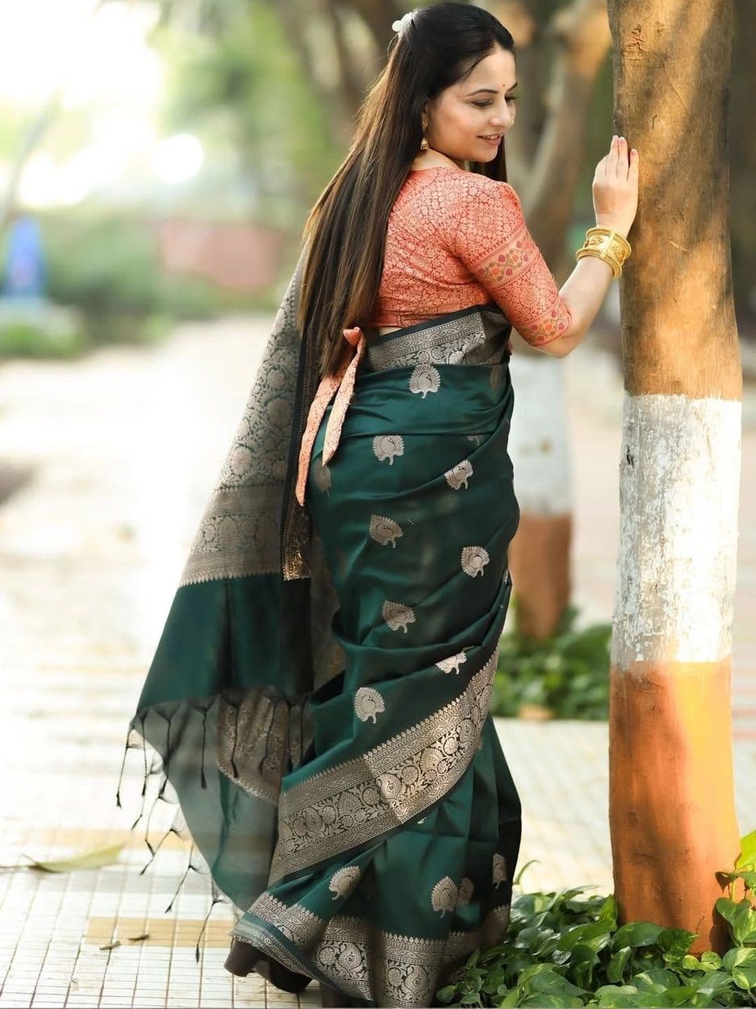Mitera Woven Design Zari Silk Blend Banarasi Saree thumbnail 6