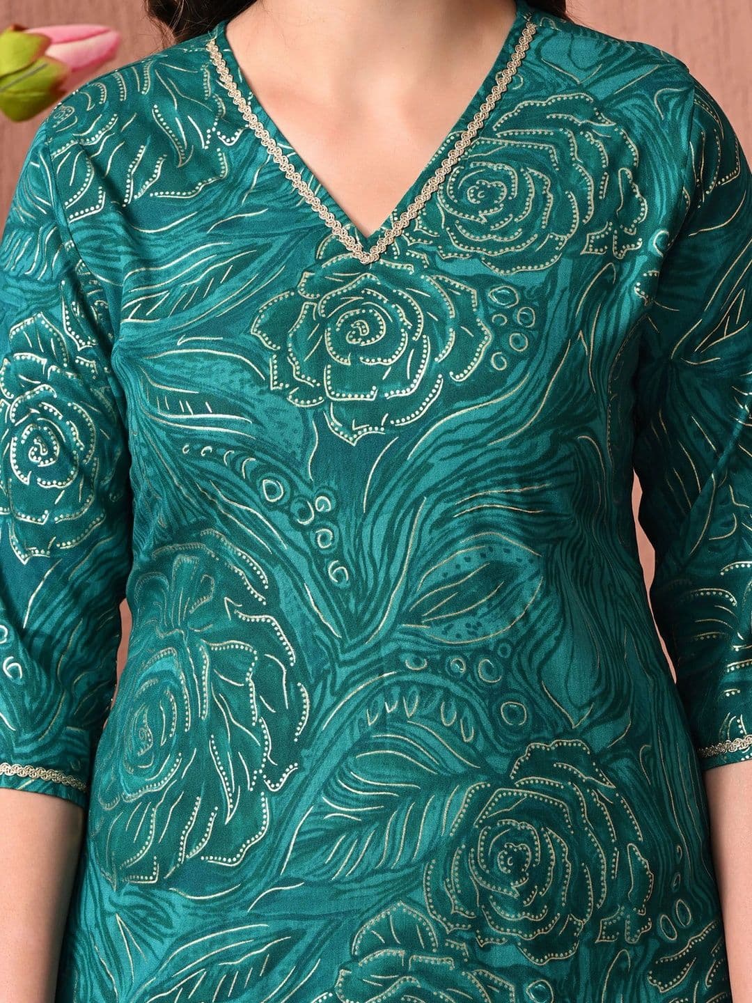 Sangria Women Floral Printed Floral Kurta thumbnail 5