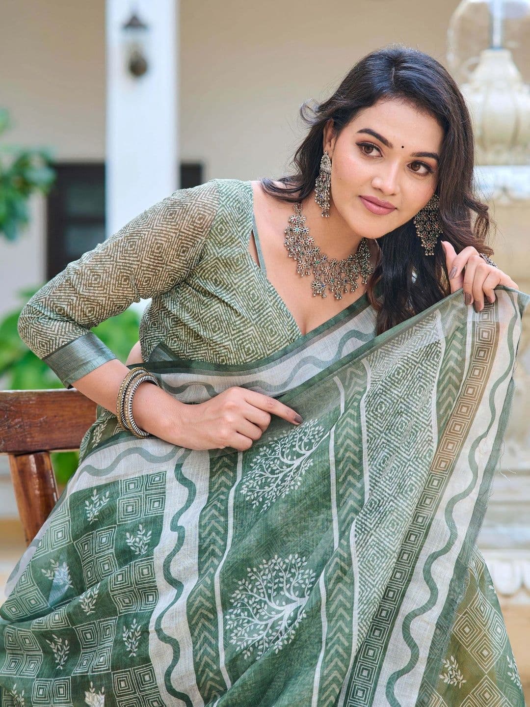 Maroosh Floral Saree thumbnail 4