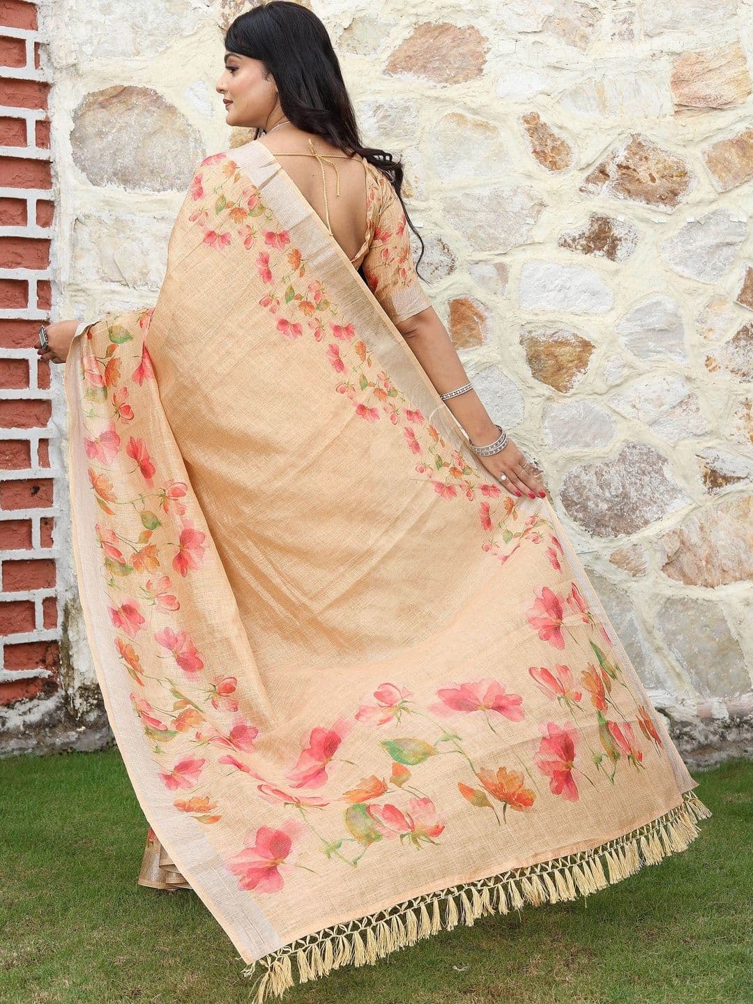 Maroosh Floral Silk Cotton Handloom Saree thumbnail 5