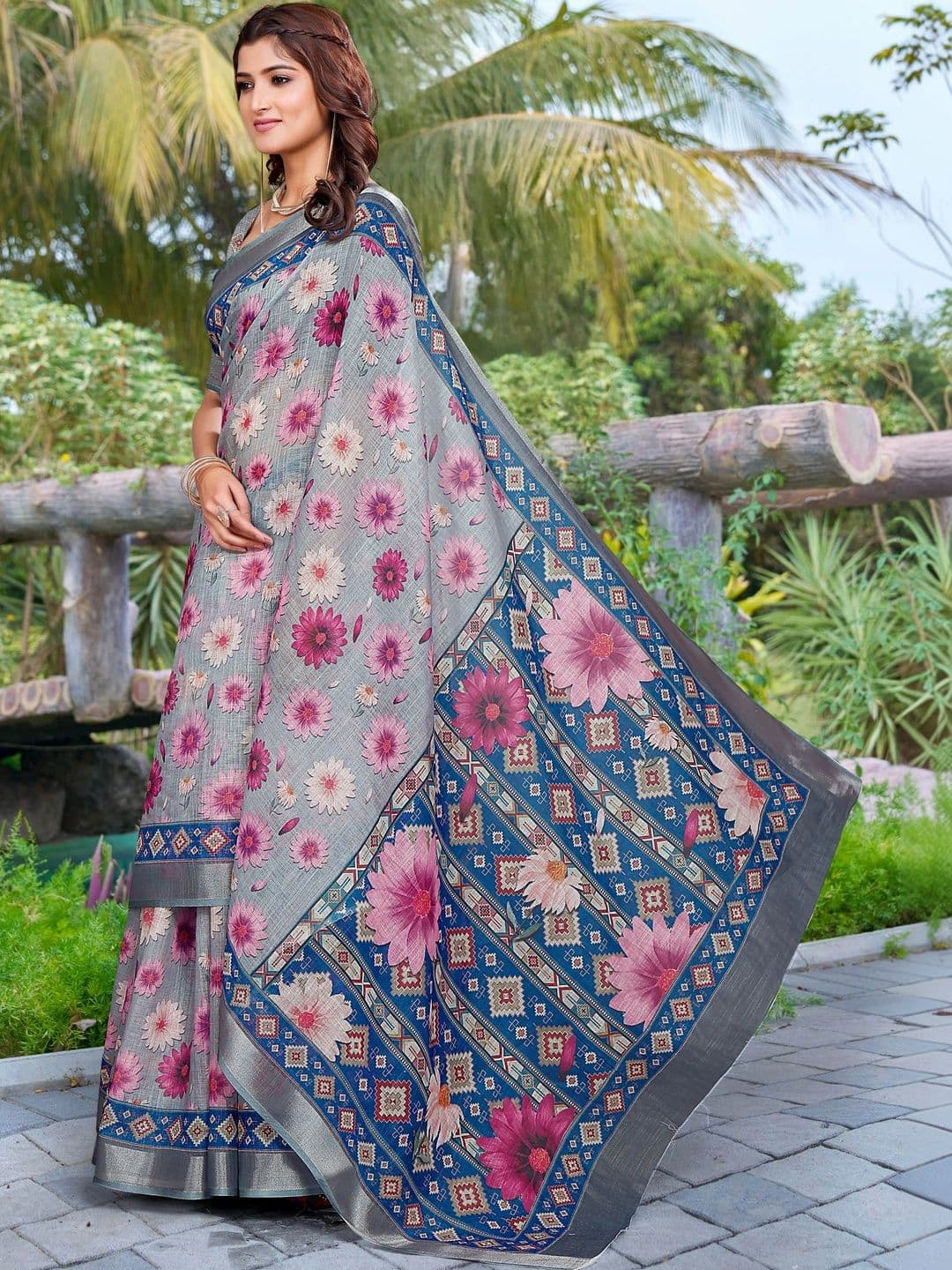 MANVAA Floral Saree thumbnail 3