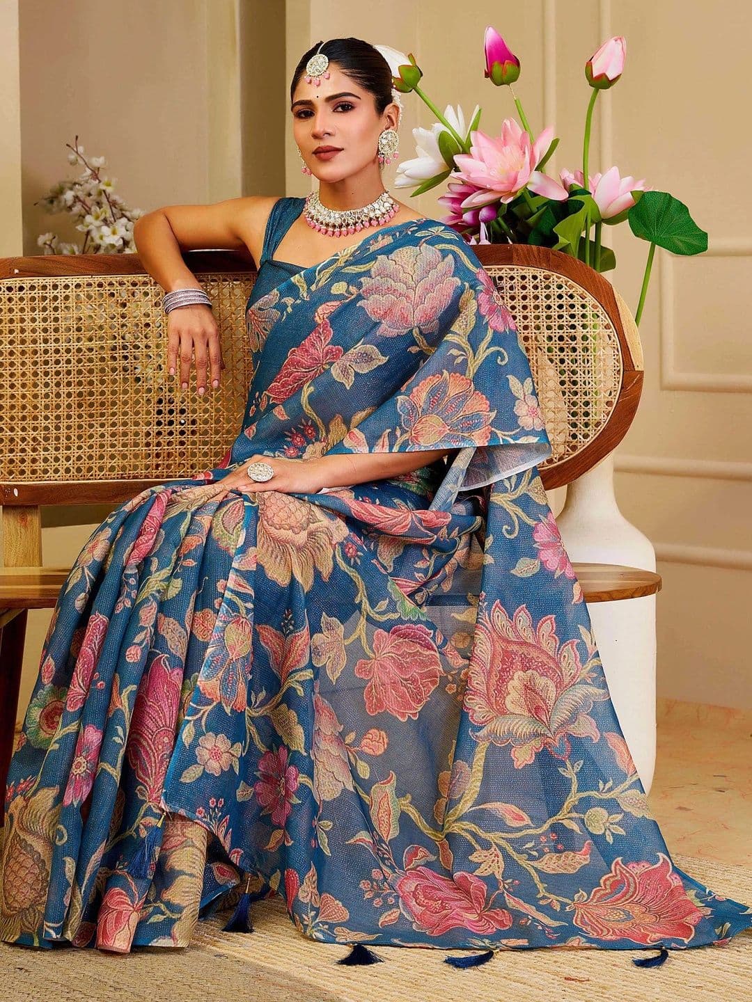 Maroosh Women Floral Silk Cotton Handloom Saree thumbnail 5