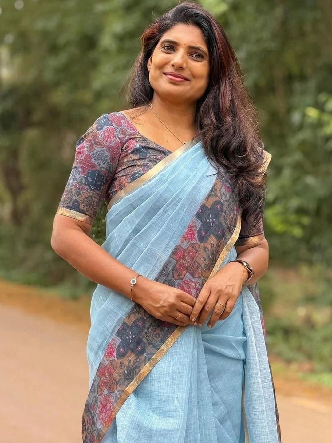 vidhyarani Floral Saree thumbnail 4