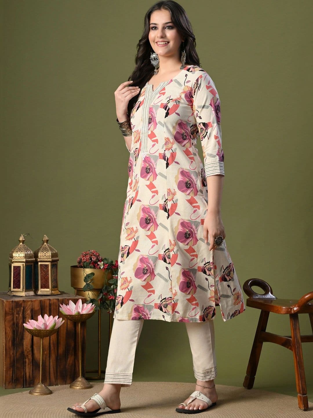 ROSHNI Women Floral Printed Regular Pure Cotton Kurta with Trousers thumbnail 2