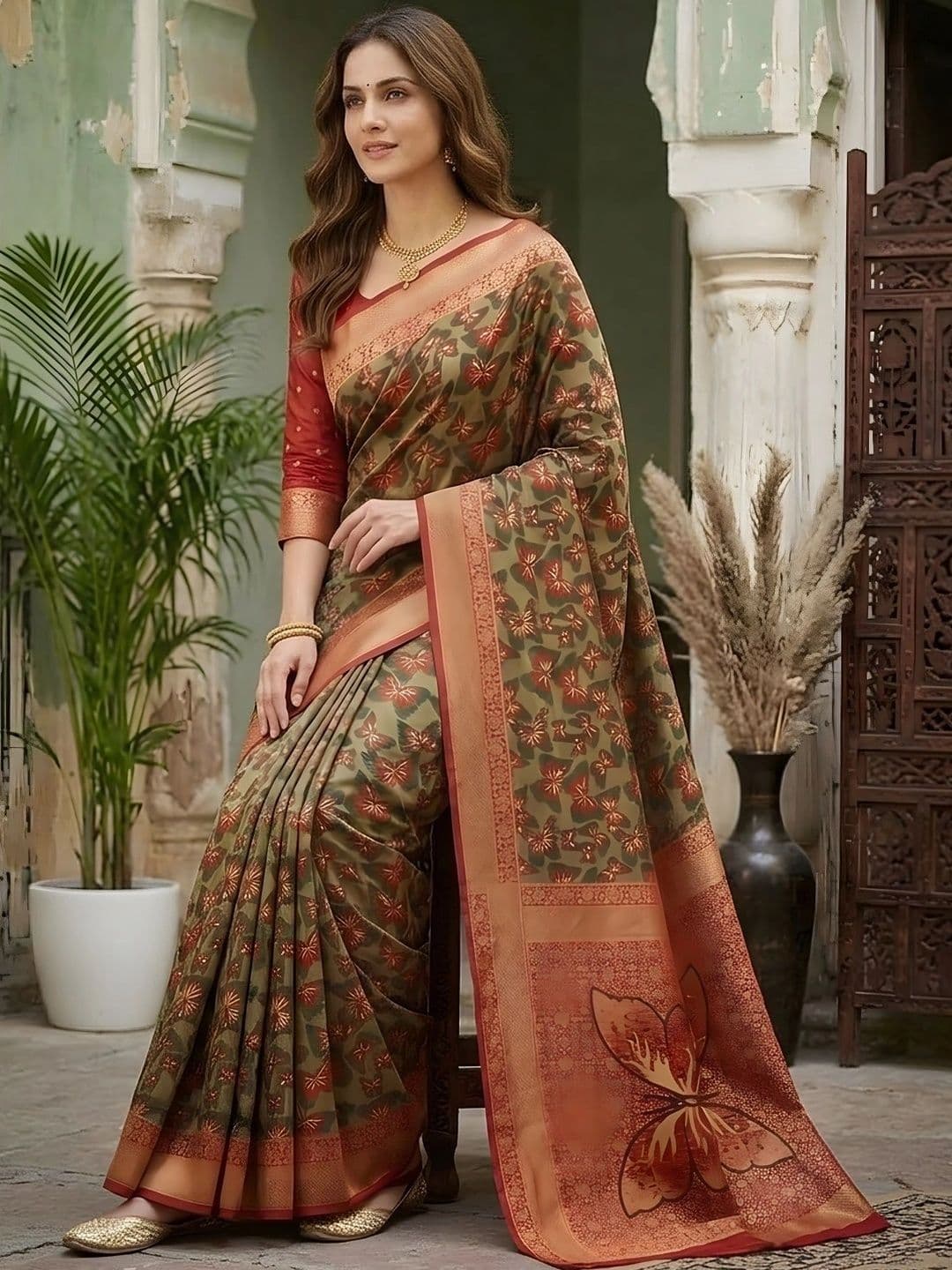 Urbanari Woven Design Zari Silk Blend Saree thumbnail 3