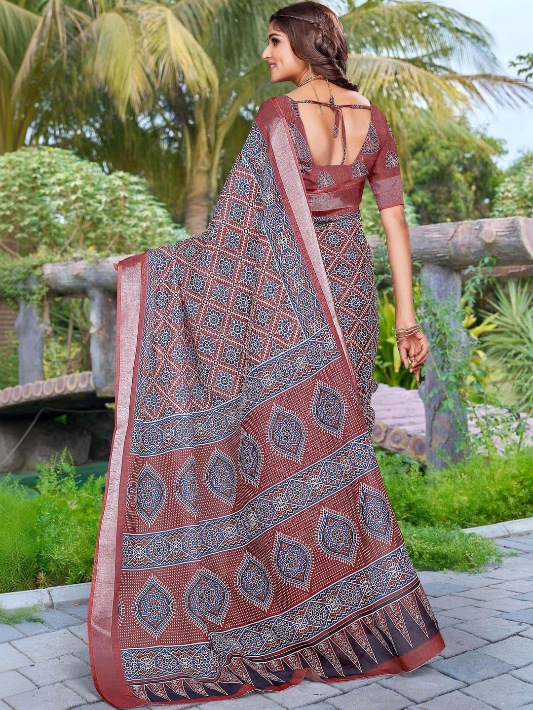 Maroosh  Women Geometric Printed Ethnic Saree thumbnail 7