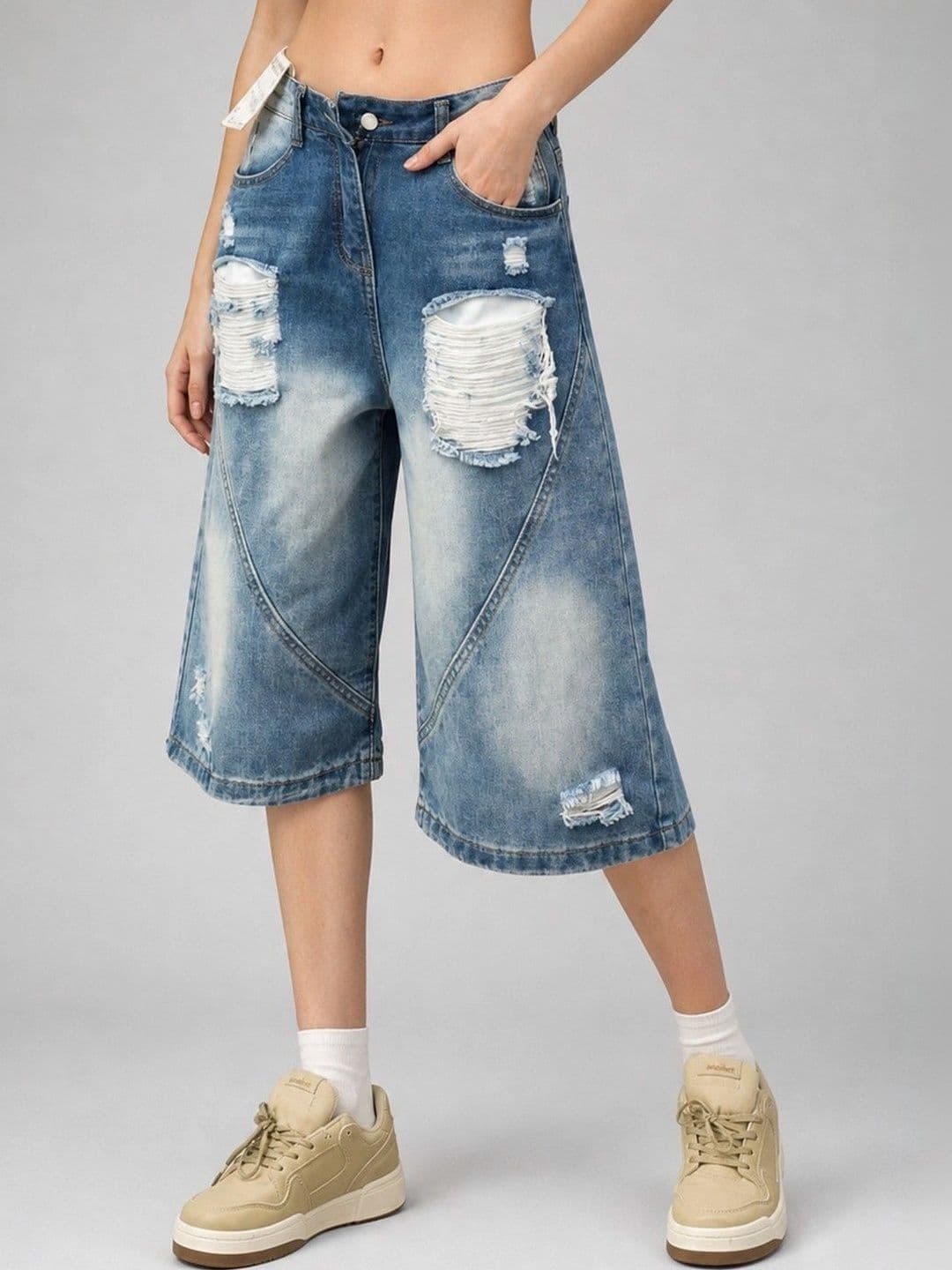 Suo Women Wide Leg Low-Rise Highly Distressed Jeans thumbnail 3