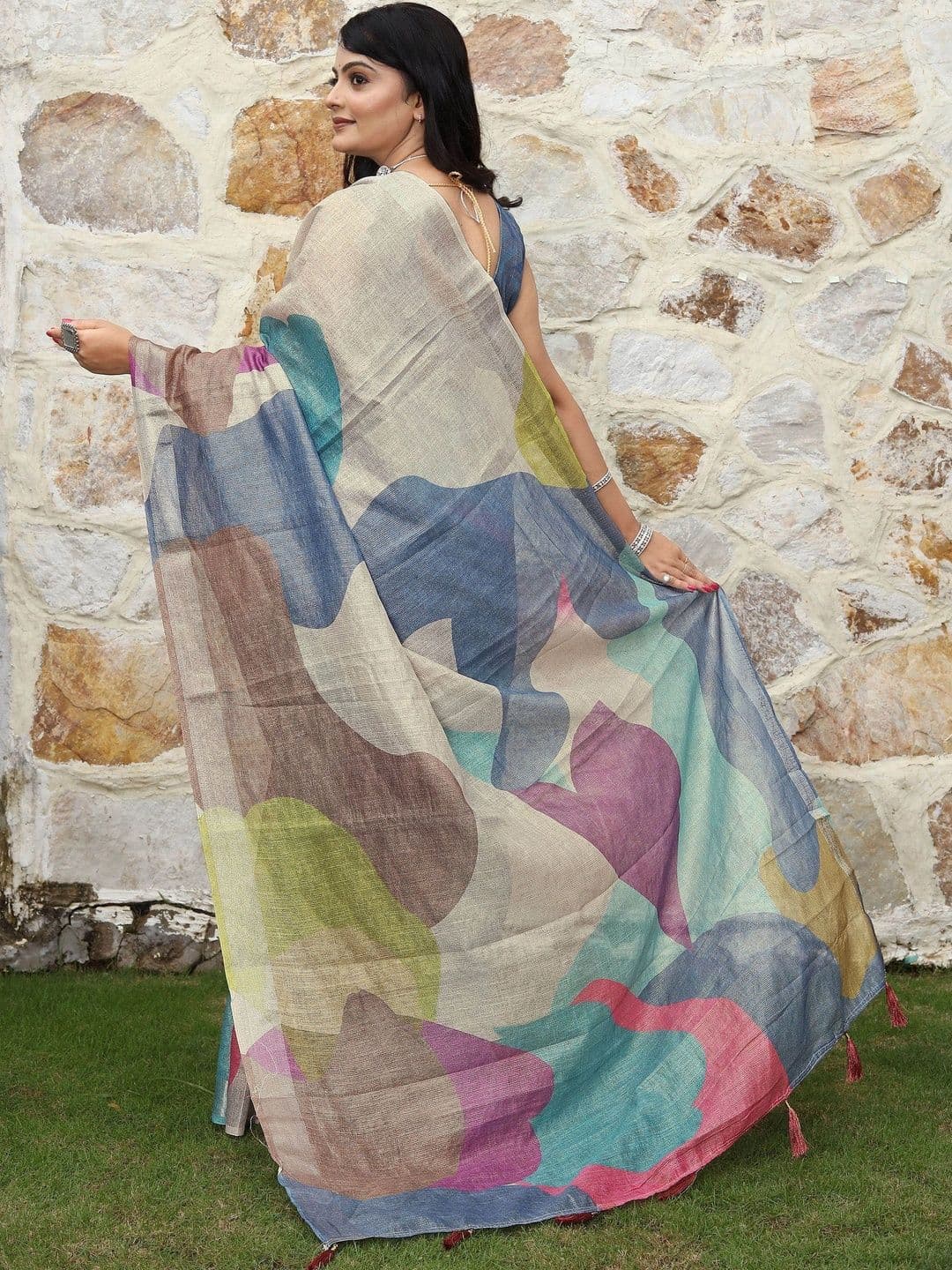MANVAA Women Woven Design Cotton Handloom Saree thumbnail 4