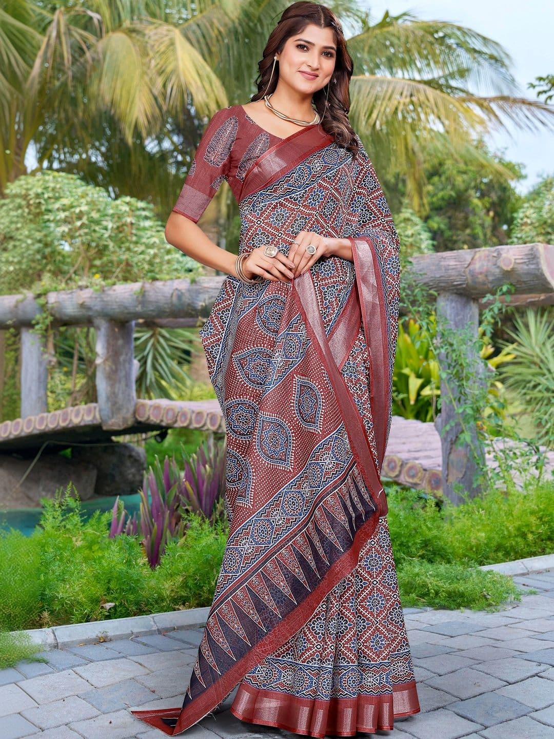 Maroosh  Women Geometric Printed Ethnic Saree thumbnail 2
