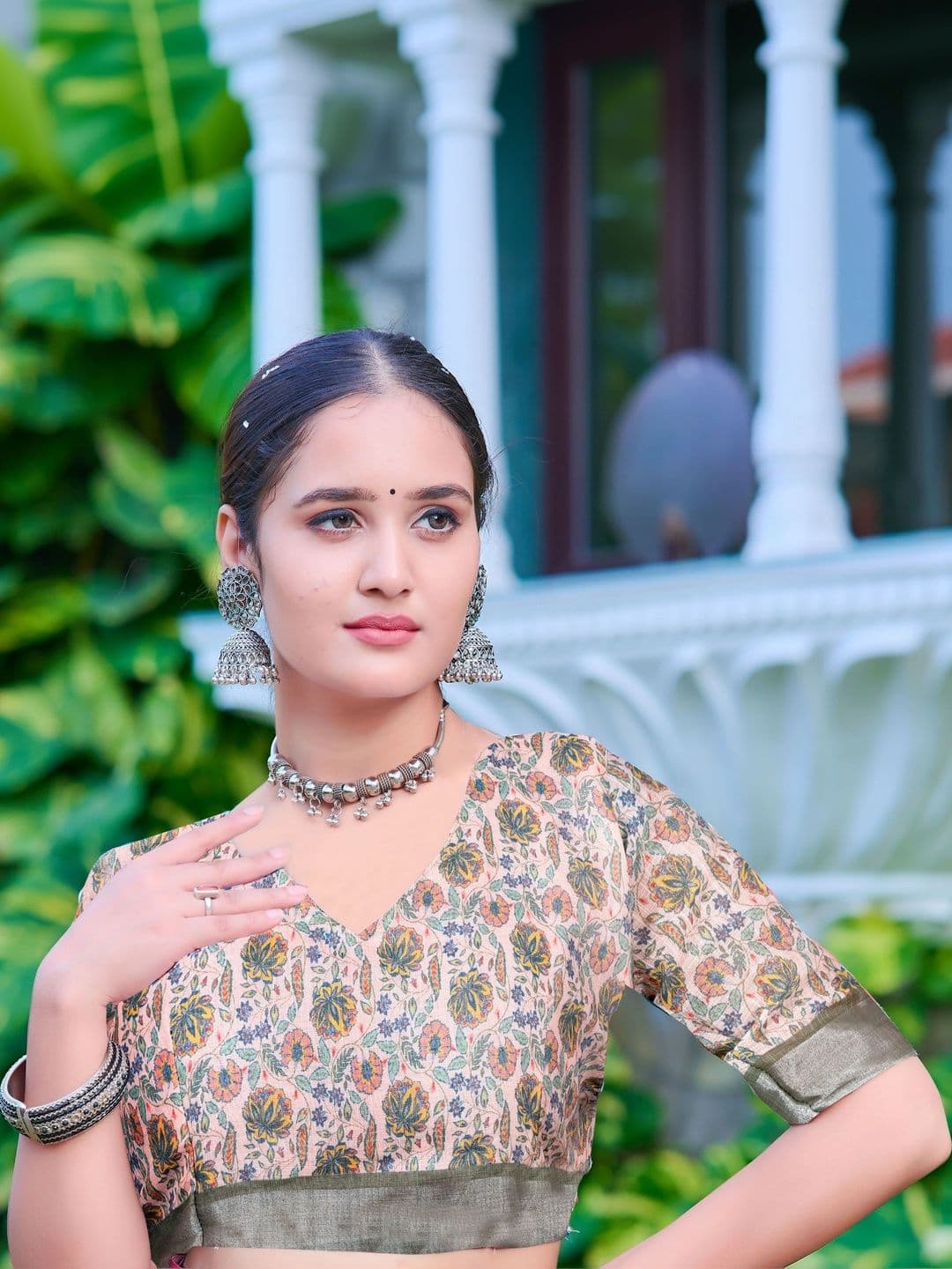 MANVAA Floral Saree thumbnail 2