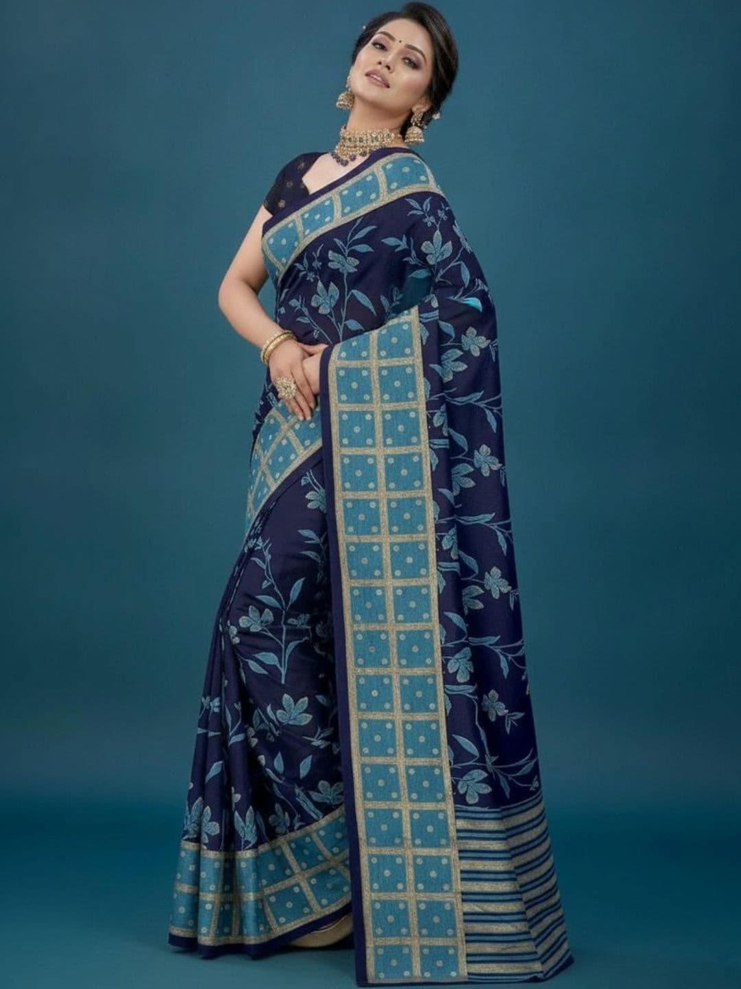 RegalDrapes Floral Poly Georgette Saree thumbnail 2