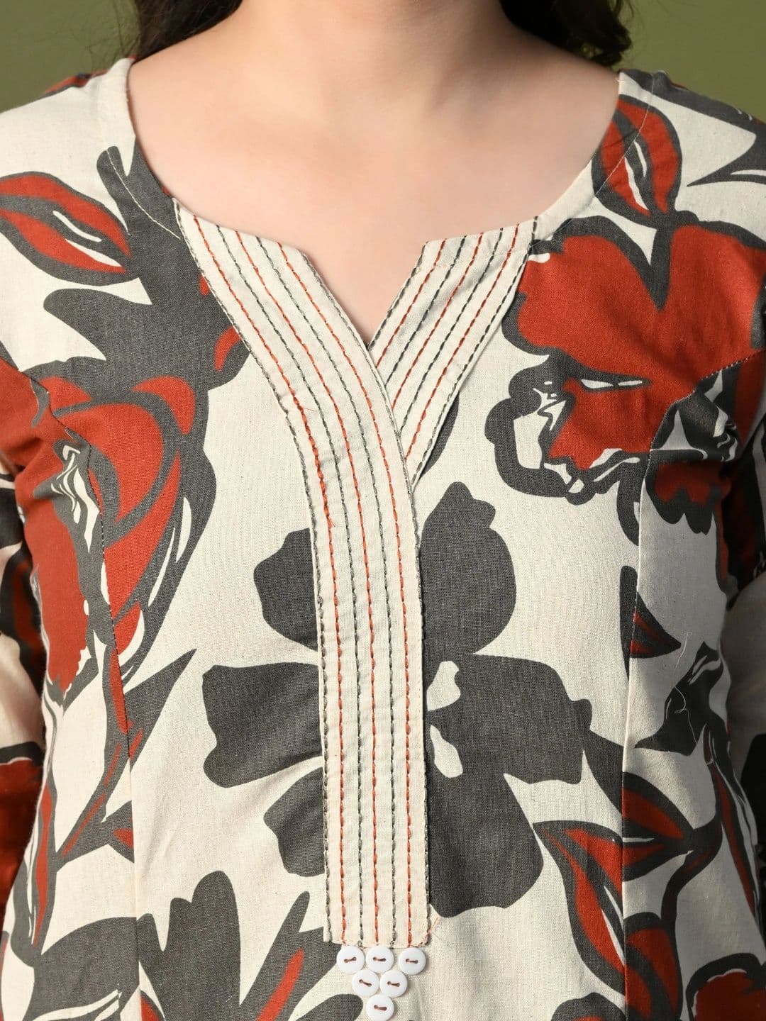 ROSHNI Women Floral Printed Regular Thread Work Pure Cotton Kurta with Trousers thumbnail 2