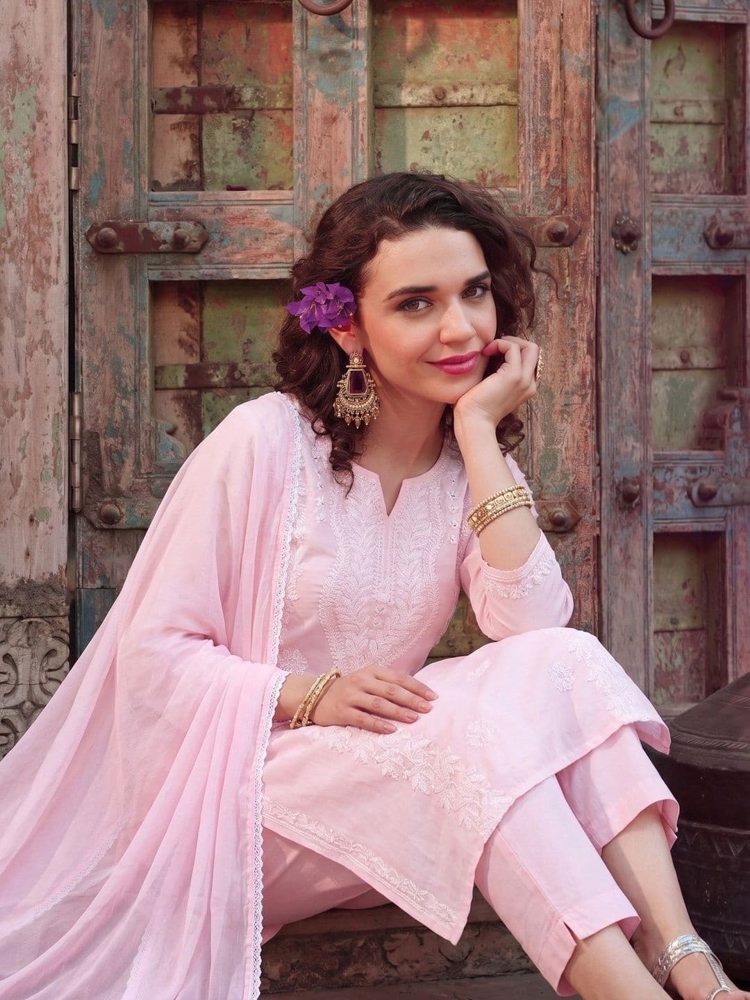 Navlik Women Ethnic Motifs Embroidered Regular Chikankari Kurta with Trousers & With Dupatta thumbnail 4