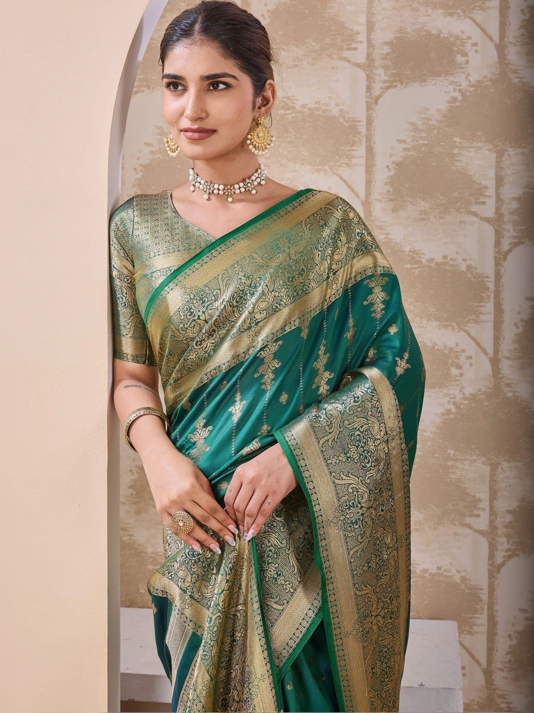 Maharanga Woven Design Zari Art Silk Banarasi Saree thumbnail 5