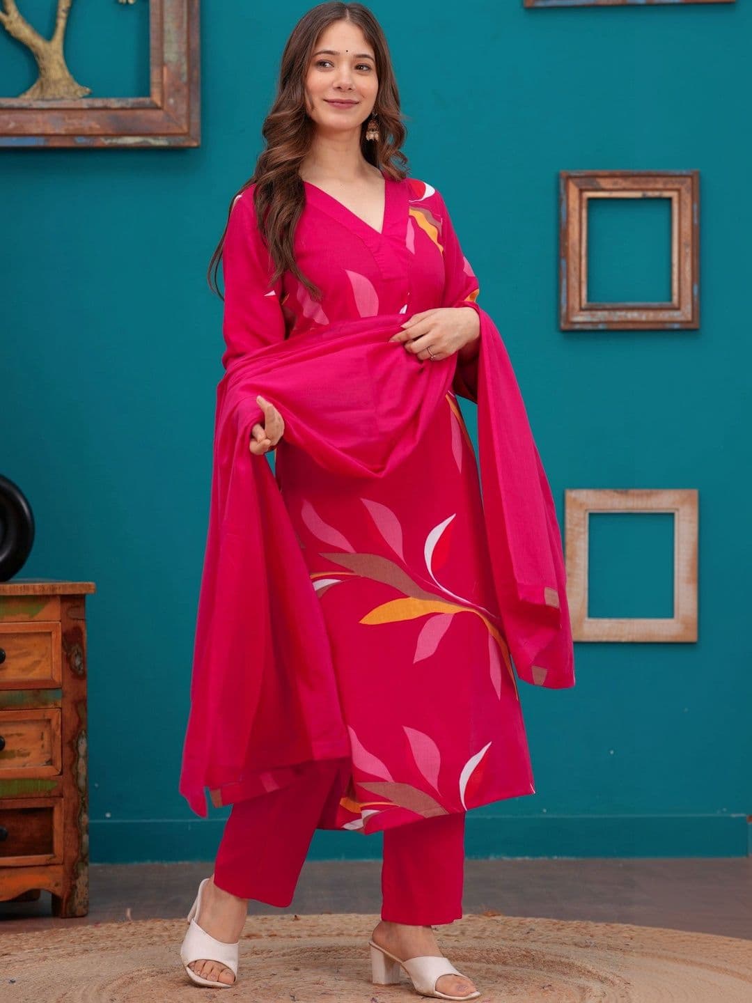 Ethnikaasilqora Women Printed Regular Kurta with Trousers & With Dupatta - view 1