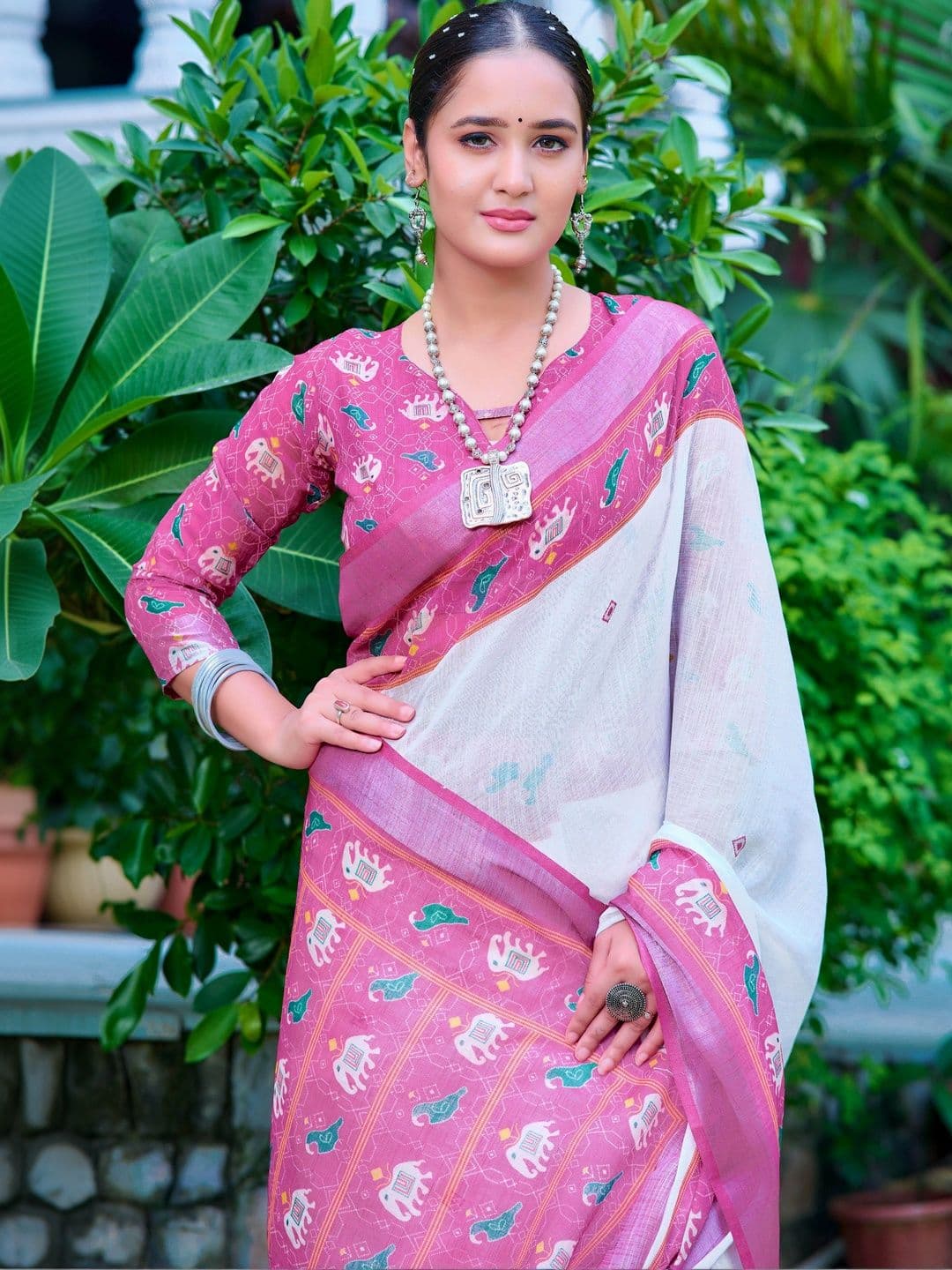 Maroosh Women Floral Saree thumbnail 4