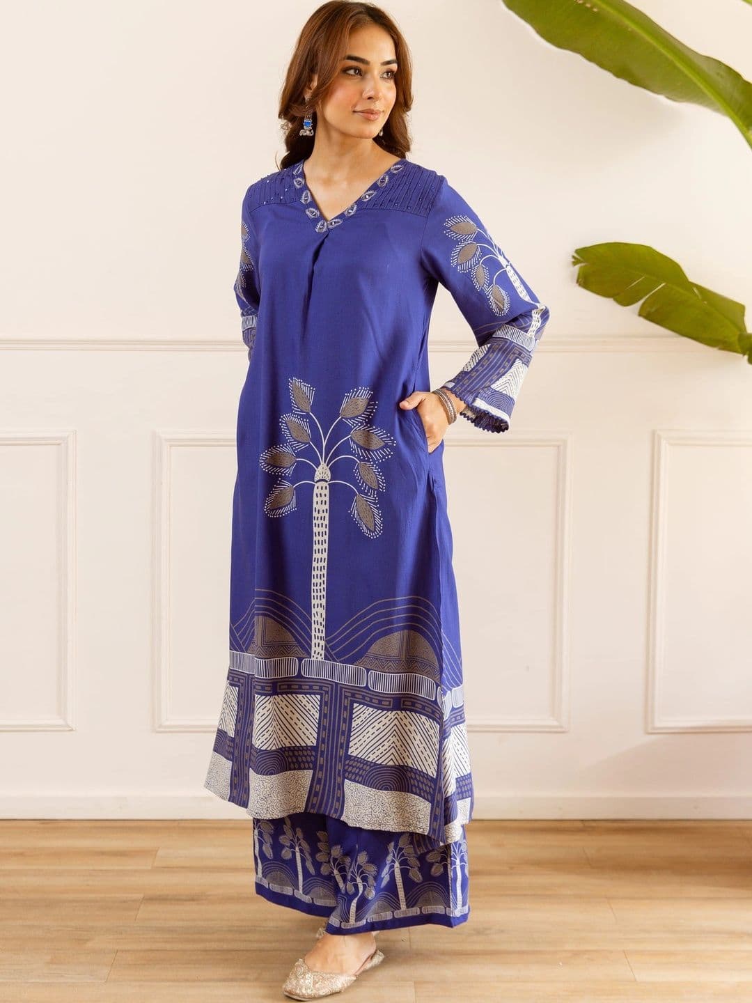 Sangria Women Ethnic Motifs Printed Regular Kurta with Palazzos thumbnail 4