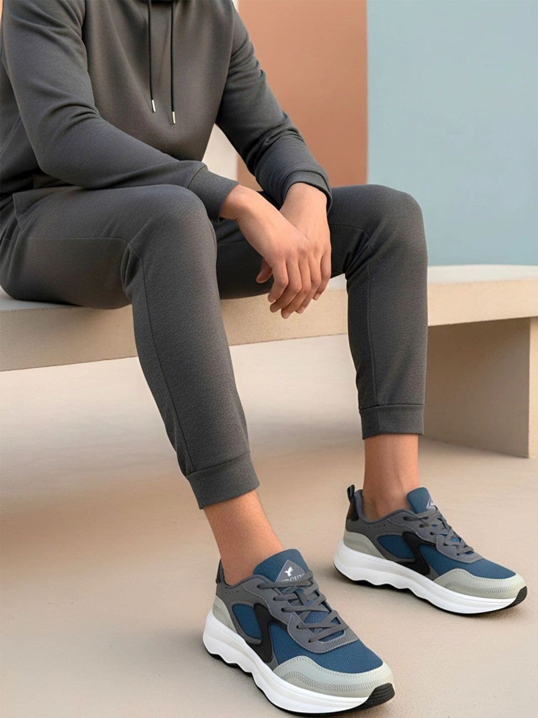 Aircum Men Colourblocked Sneakers thumbnail 4