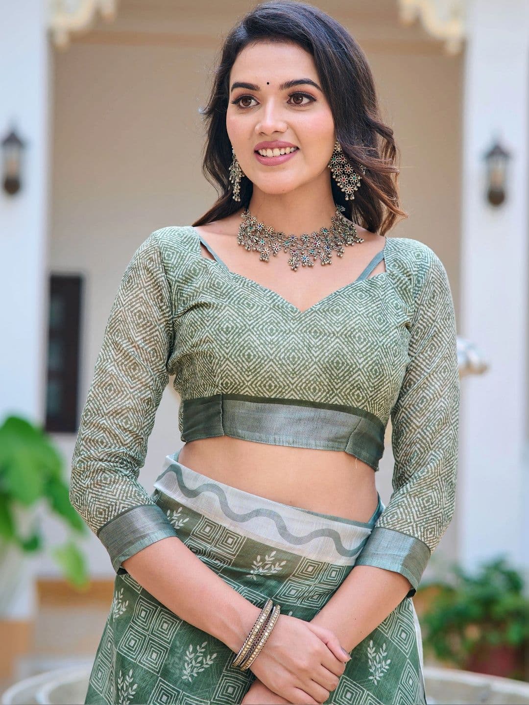 MANVAA Floral Saree thumbnail 7