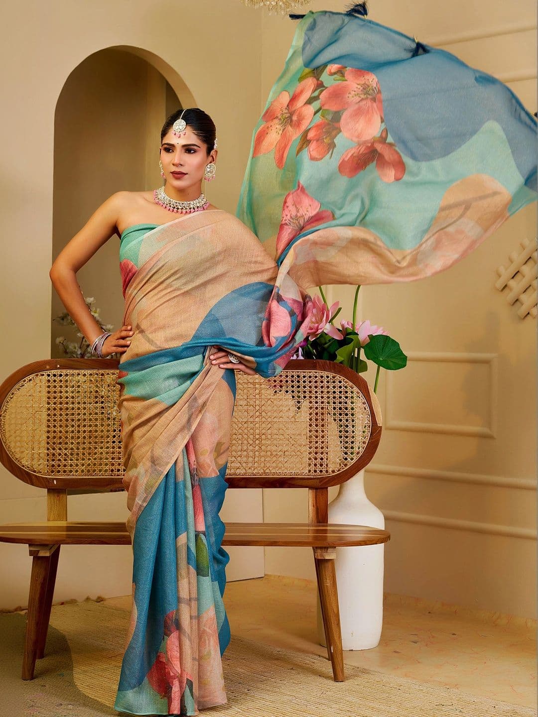 Maroosh Women Floral Silk Cotton Handloom Saree thumbnail 4