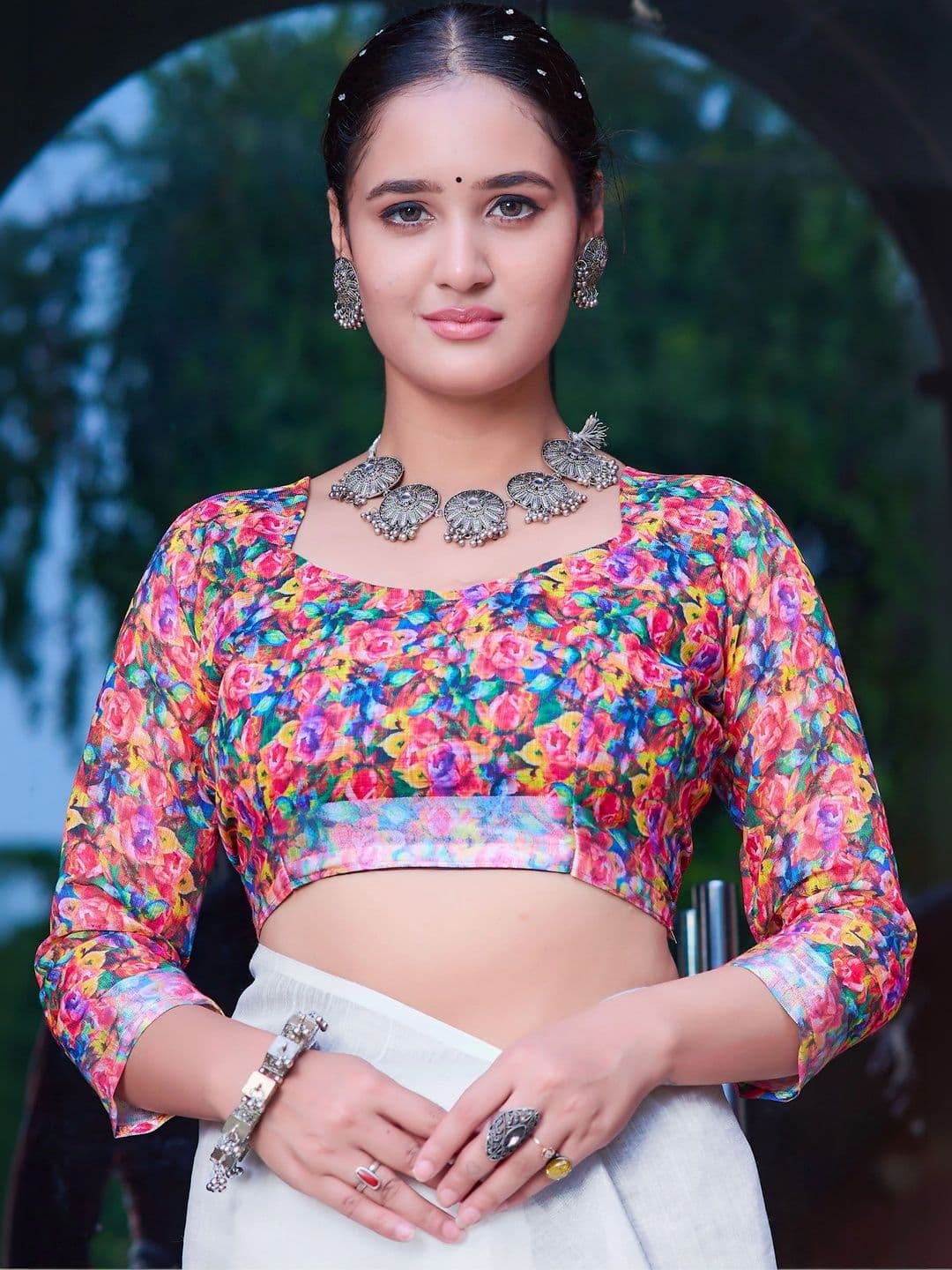 MANVAA Floral Saree thumbnail 7