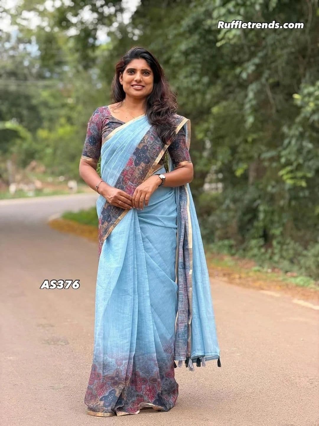 vidhyarani Floral Saree thumbnail 2