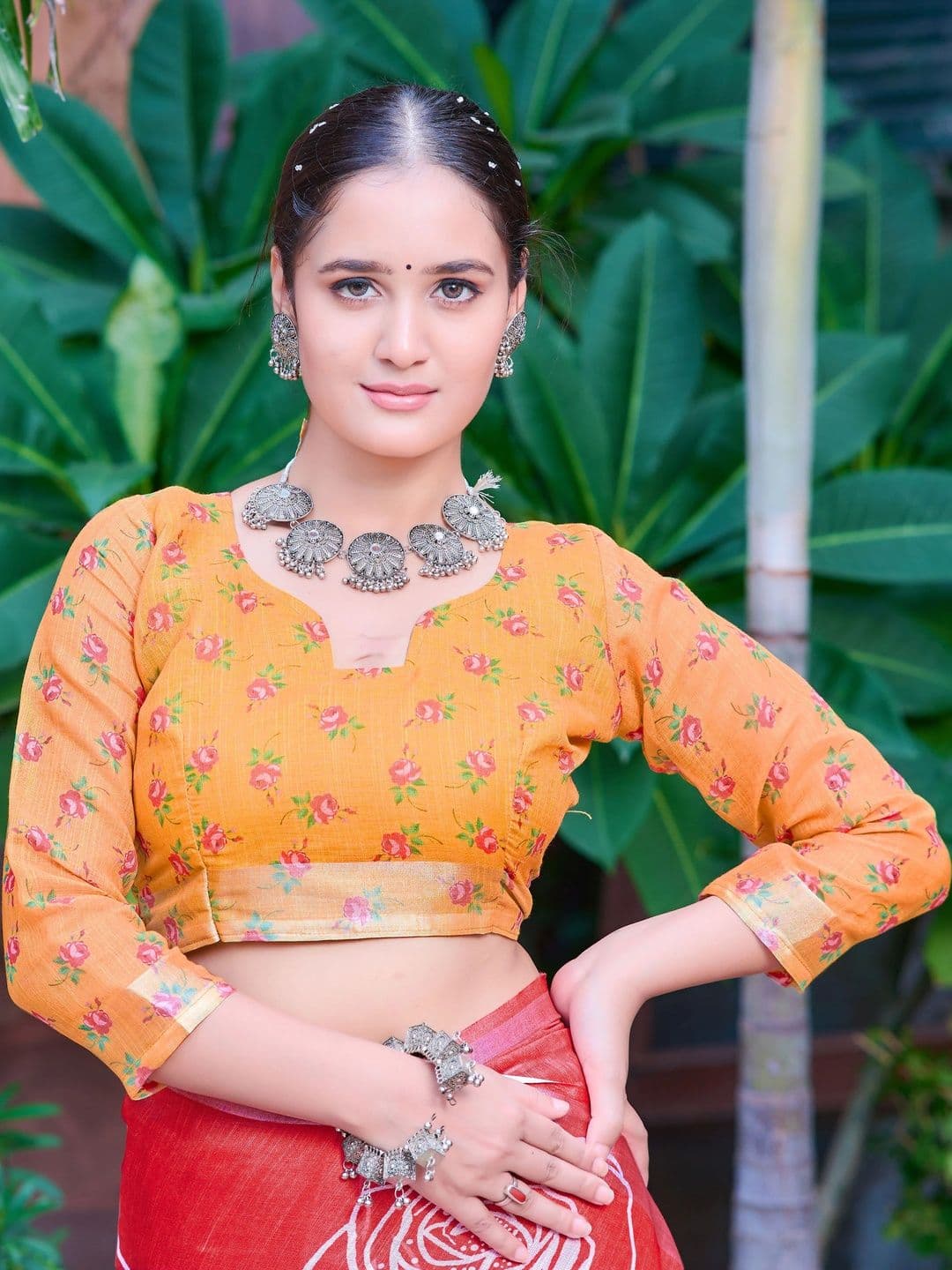 MANVAA Floral Saree thumbnail 4